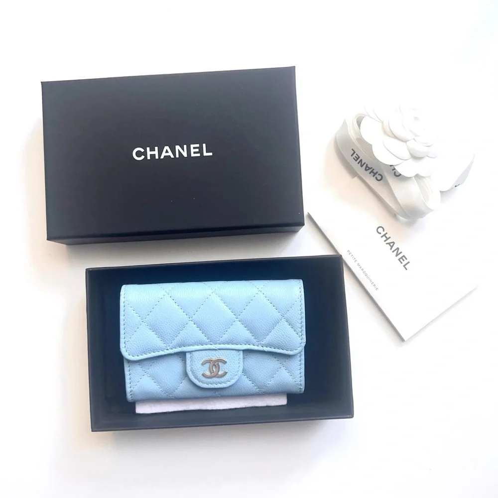 🔥 CHANEL Caviar Quilted Flap Cardholder in Sky blue